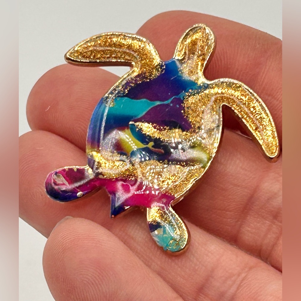 Sea Turtle Poured Enamel Brooch Pin Gold Tone 1.5"